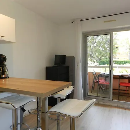 Bormes-les-mimosas, 1 Piece, 4 Personnes - Fr-1-251-654 *